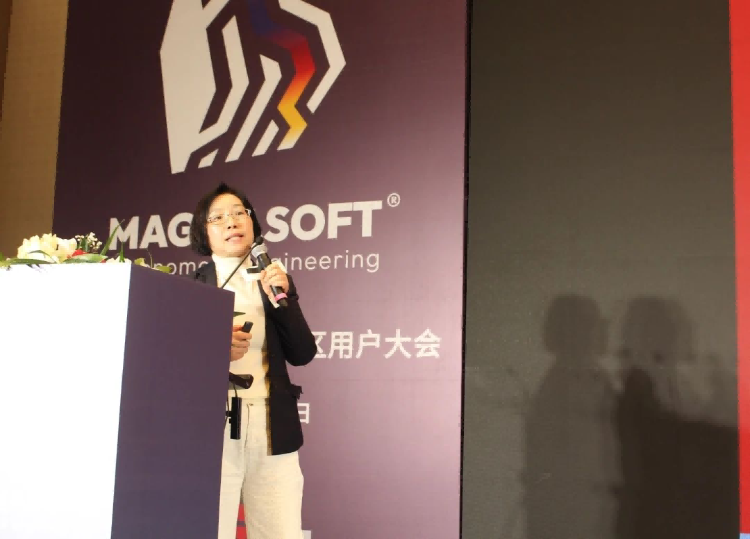 中國鑄造協(xié)會總工程師、《鑄造工程》雜志主編袁亞娟女士以《鑄造科技論文的寫作要求》為題作報告
