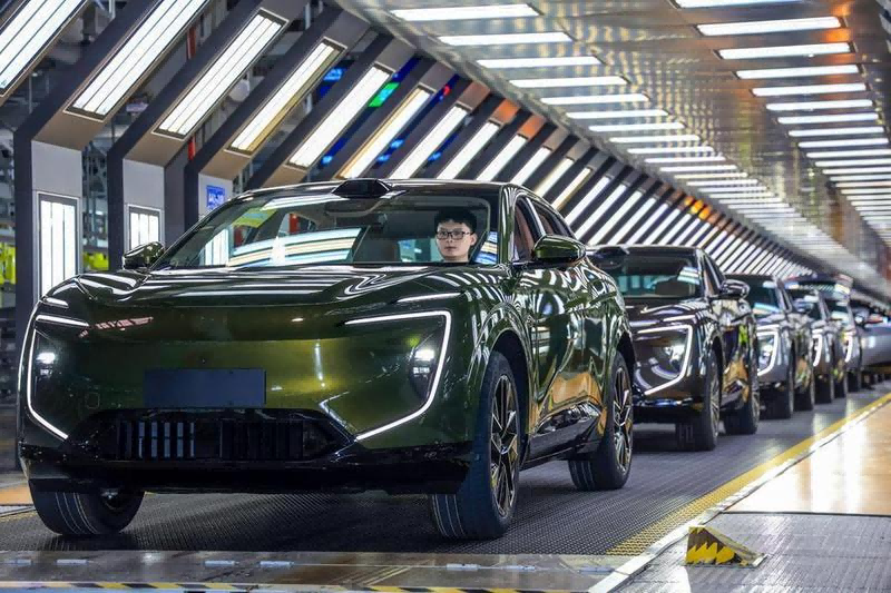 2025年中國汽車產(chǎn)銷超3400萬輛，連續(xù)17年穩(wěn)居第一
